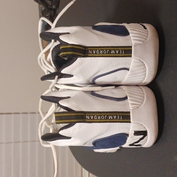 Team jordan2 11.5 gently worn - Picture 3 of 3